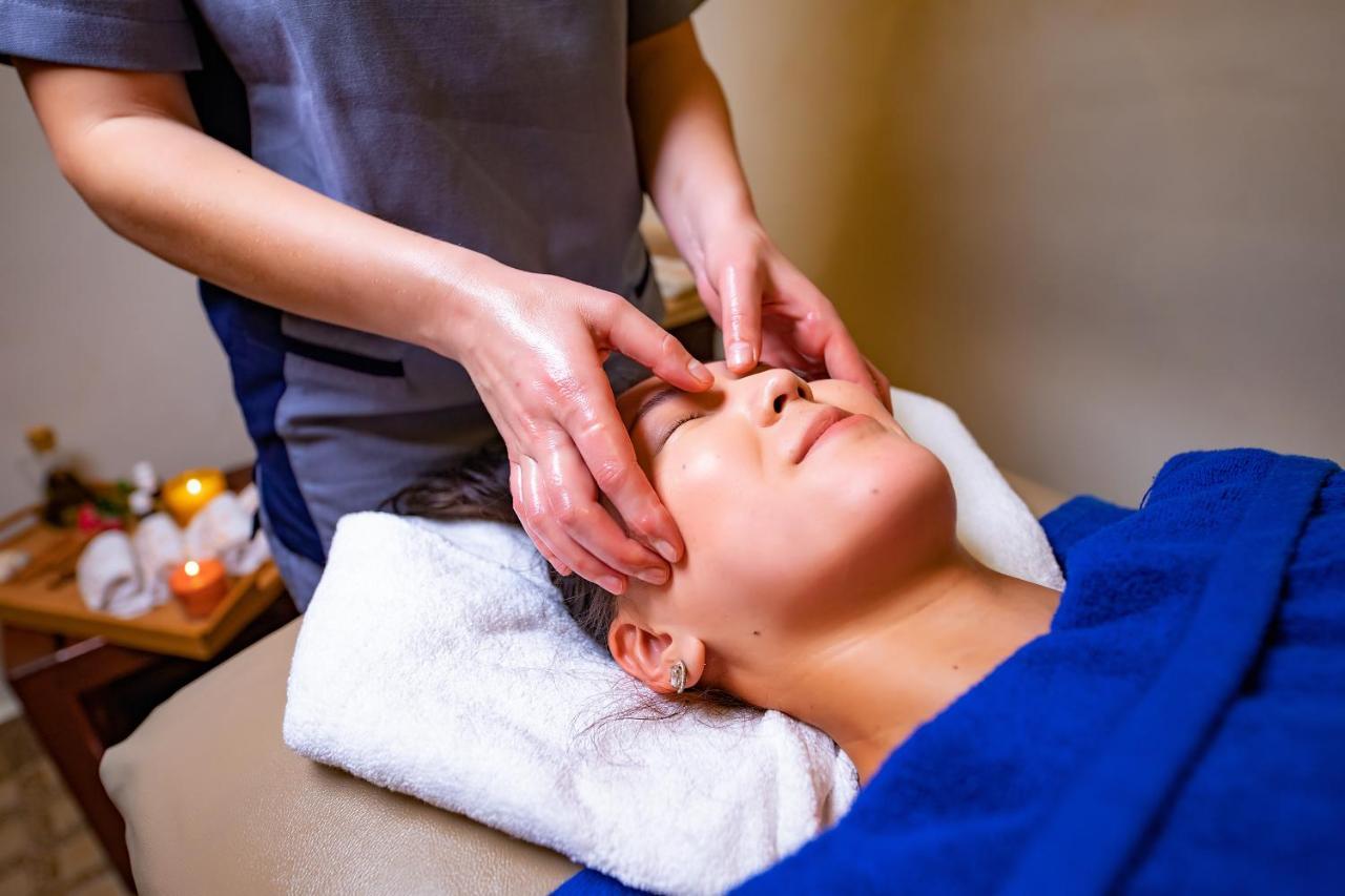 马卡蒂第一生活度假村 洪加達 外观 照片 Facial massage
