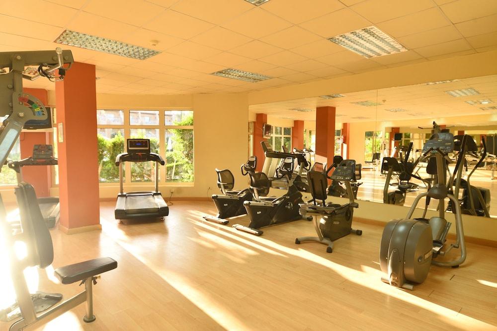 马卡蒂第一生活度假村 洪加達 外观 照片 The gym at the hotel