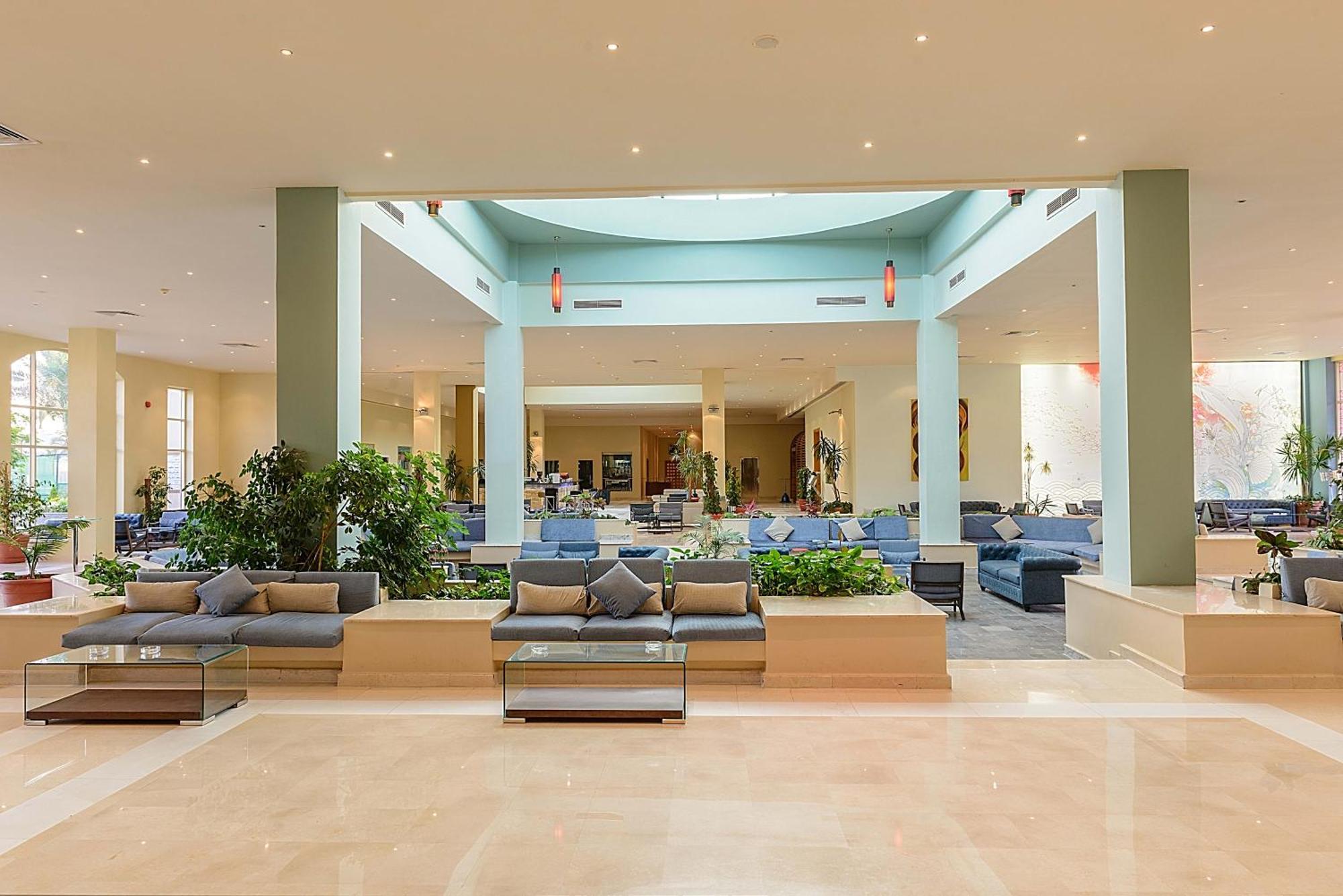 马卡蒂第一生活度假村 洪加達 外观 照片 Lobby
