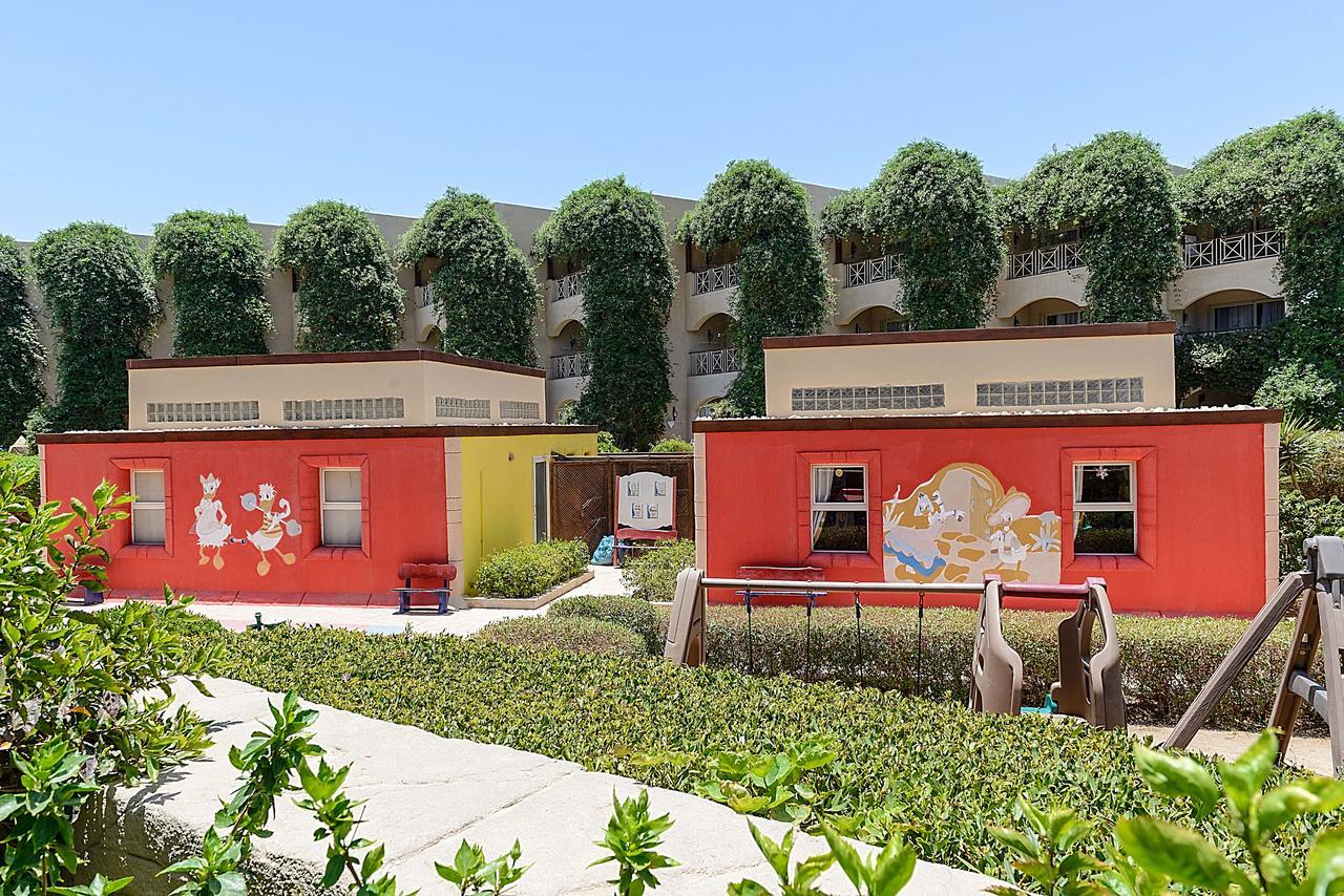 马卡蒂第一生活度假村 洪加達 外观 照片 The school's temporary classrooms
