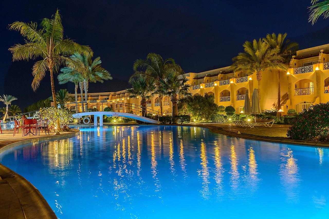 马卡蒂第一生活度假村 洪加達 外观 照片 Hilton Luxor Resort
