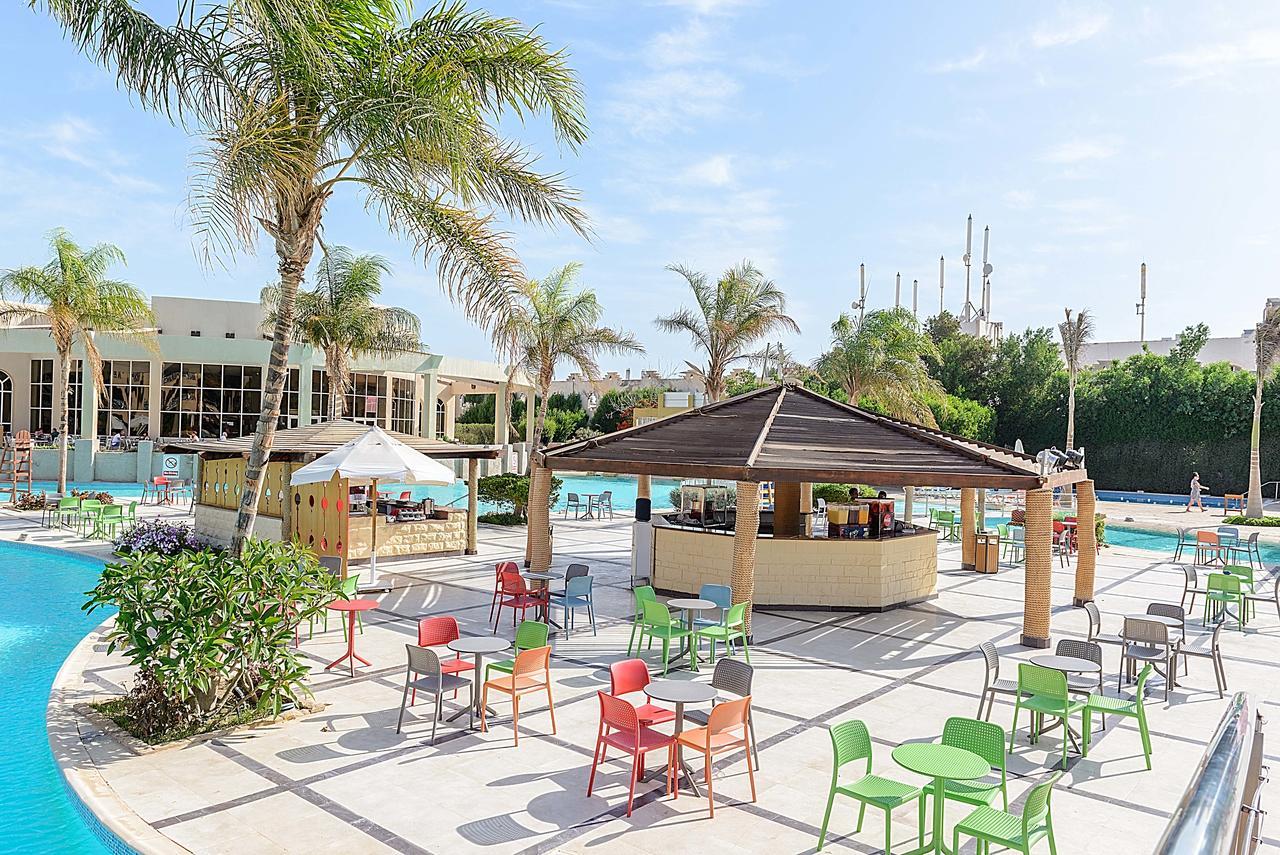 马卡蒂第一生活度假村 洪加達 外观 照片 Club House