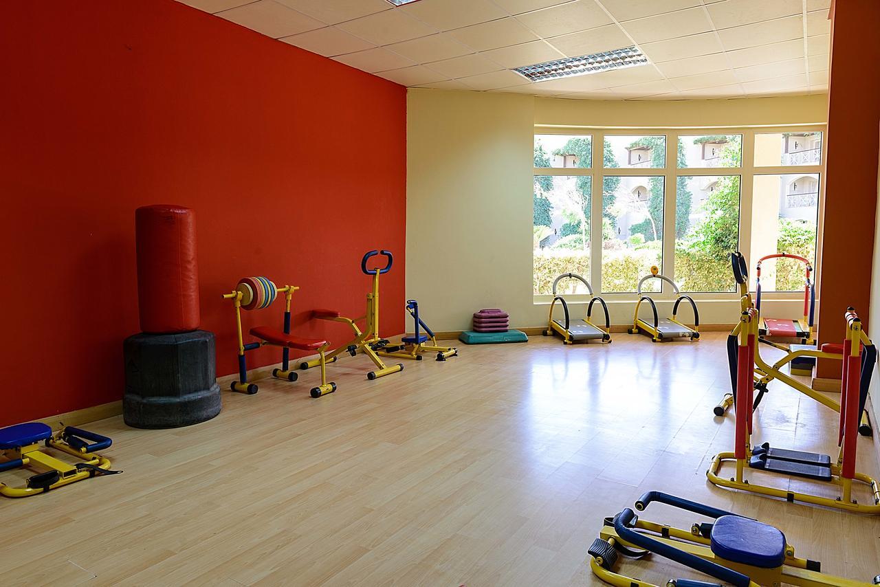 马卡蒂第一生活度假村 洪加達 外观 照片 A typical gym