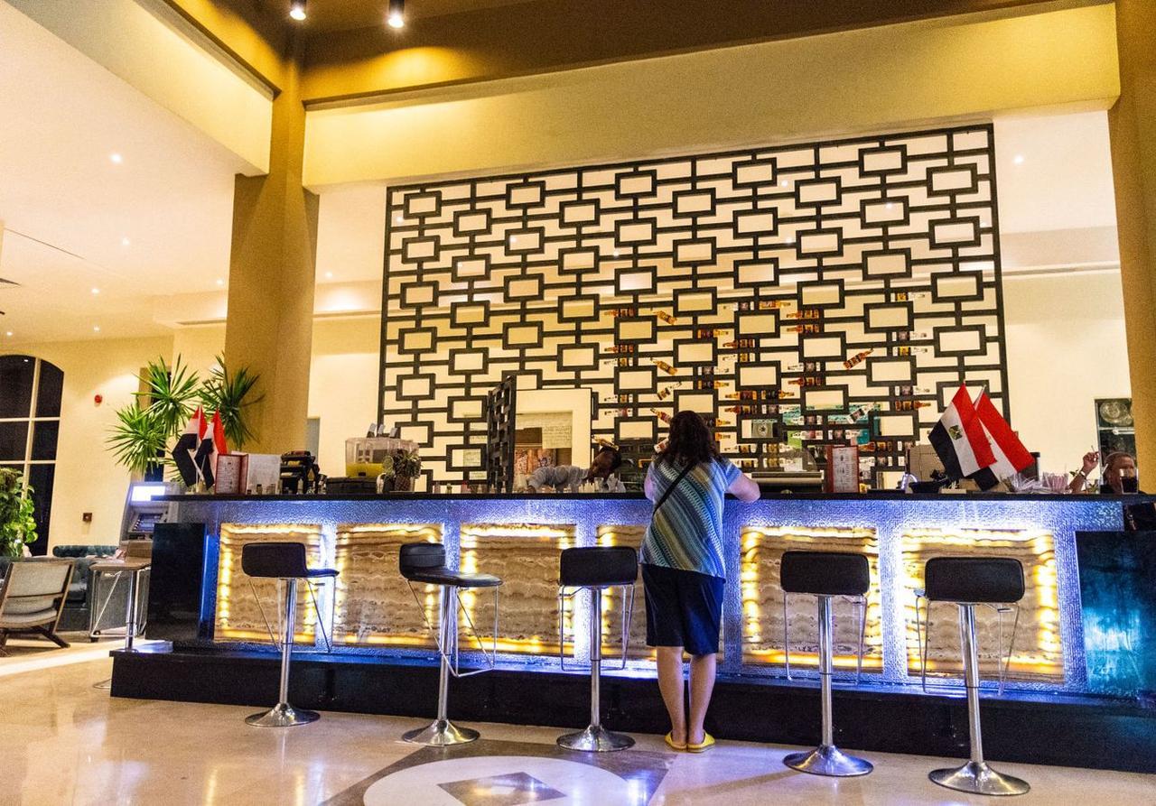 马卡蒂第一生活度假村 洪加達 外观 照片 The bar at the lobby